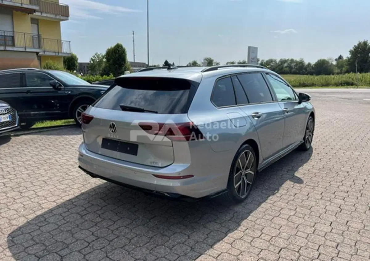 Volkswagen Golf Variant nuova a Lecco (4)