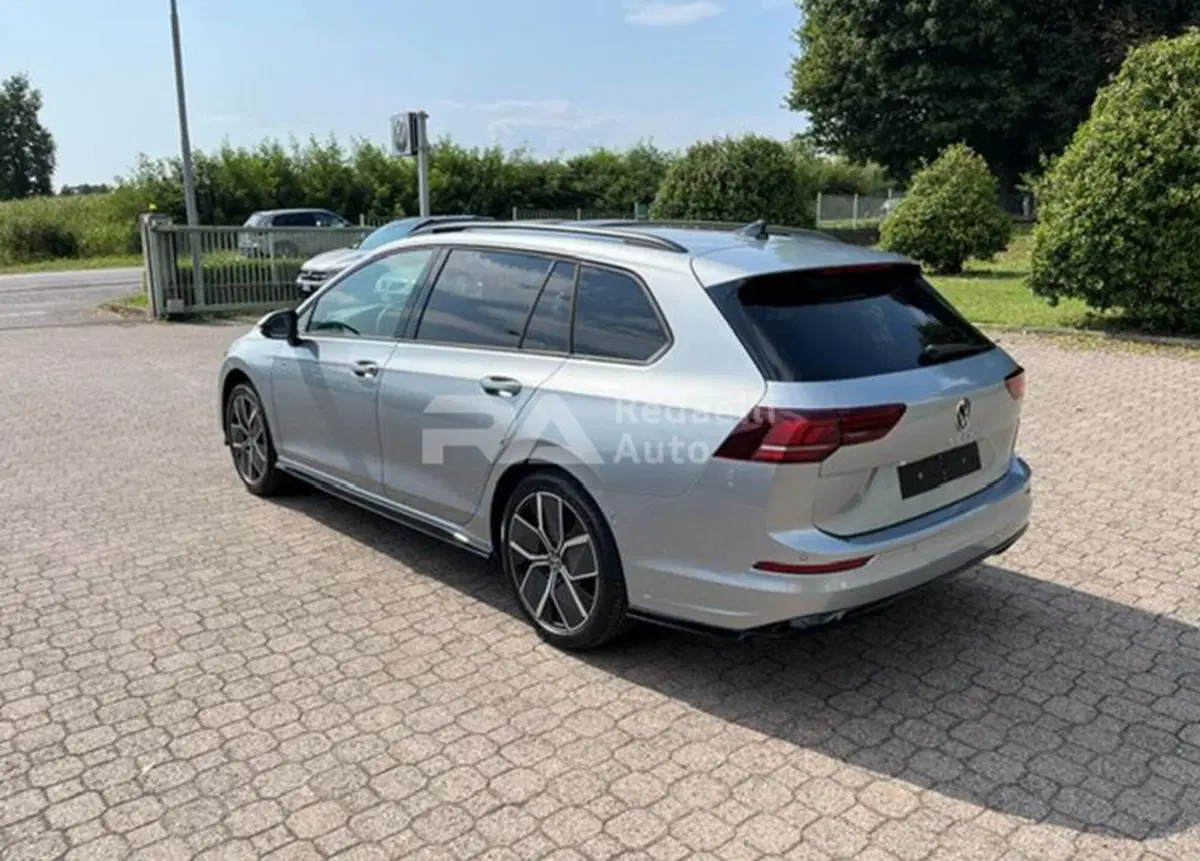 Volkswagen Golf Variant nuova a Lecco (5)