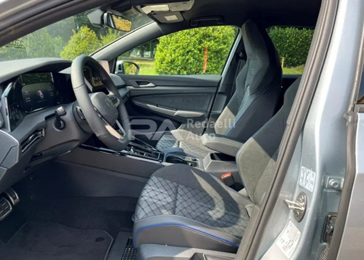 Volkswagen Golf Variant nuova a Lecco (6)