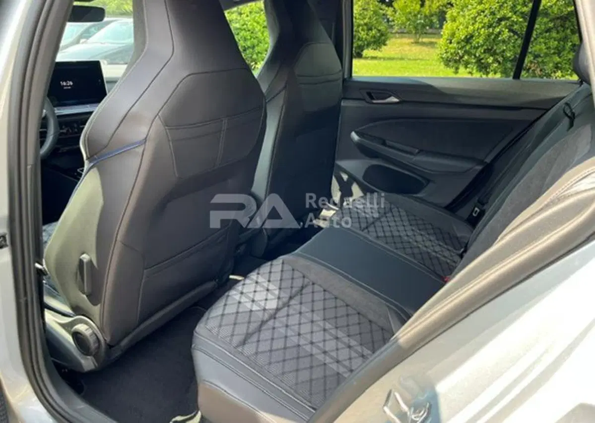 Volkswagen Golf Variant nuova a Lecco (7)