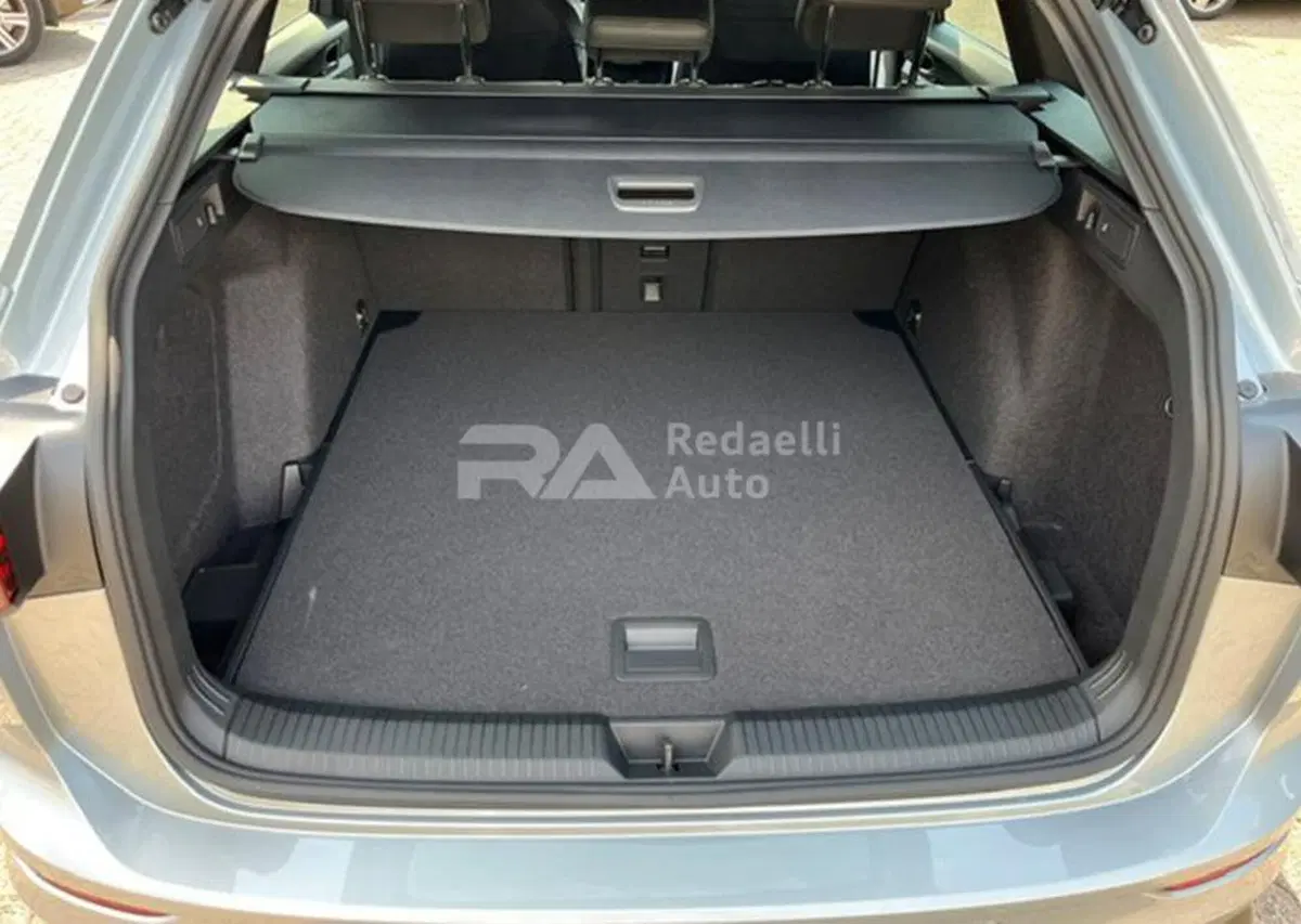 Volkswagen Golf Variant nuova a Lecco (9)