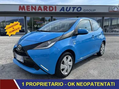Toyota Aygo 1.0 VVT-i 69 CV 5 porte x-play del 2016 usata a Bernezzo