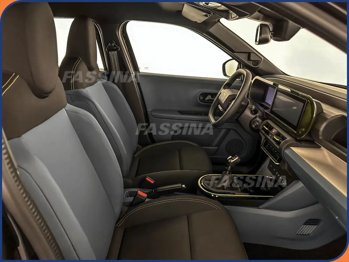 Fiat Grande Panda nuova a Milano (14)