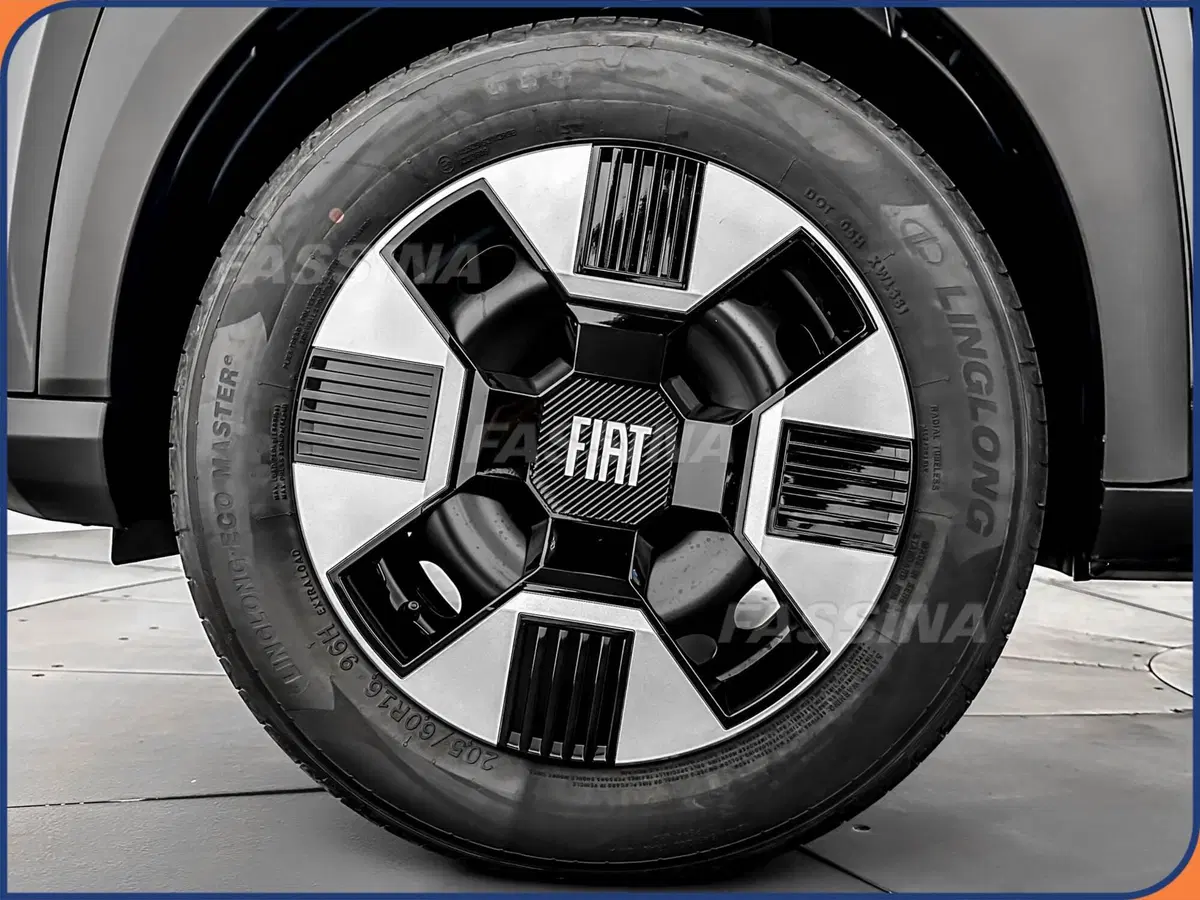 Fiat Grande Panda nuova a Milano (7)