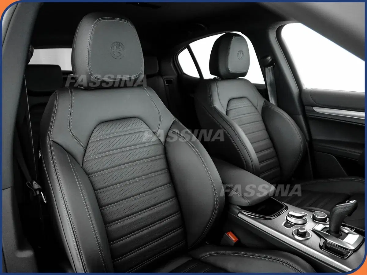 Alfa Romeo Stelvio nuova a Milano (13)