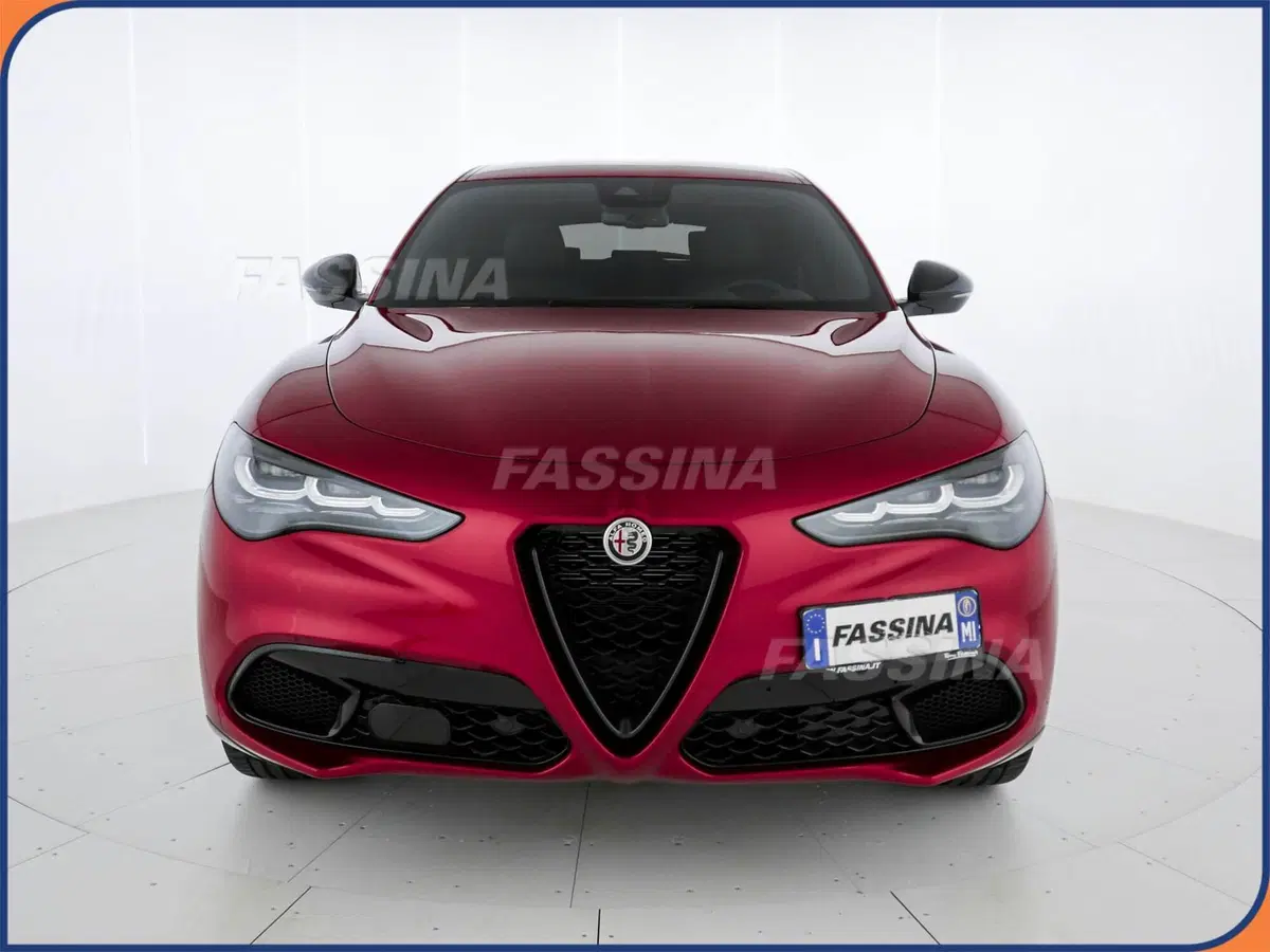 Alfa Romeo Stelvio nuova a Milano (2)