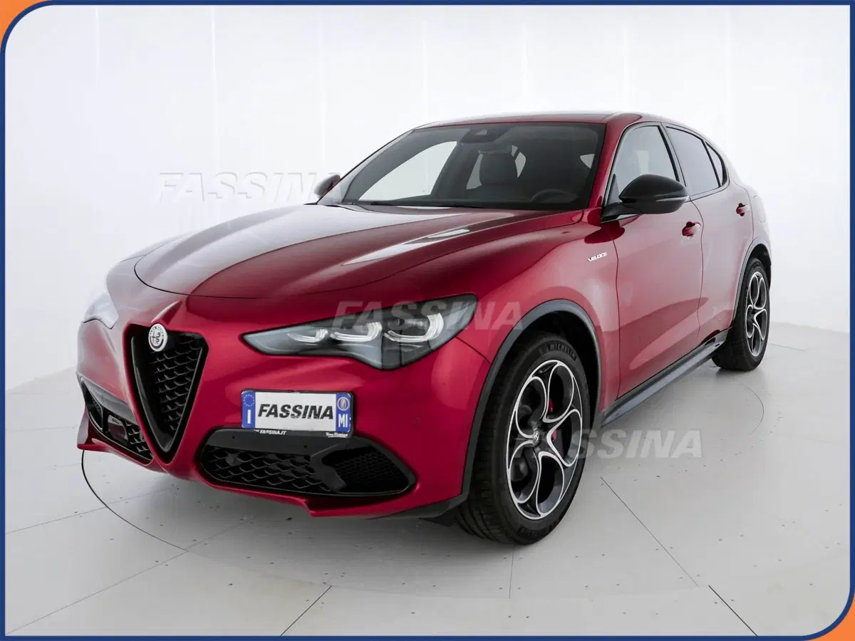 Alfa Romeo Stelvio nuova a Milano (3)