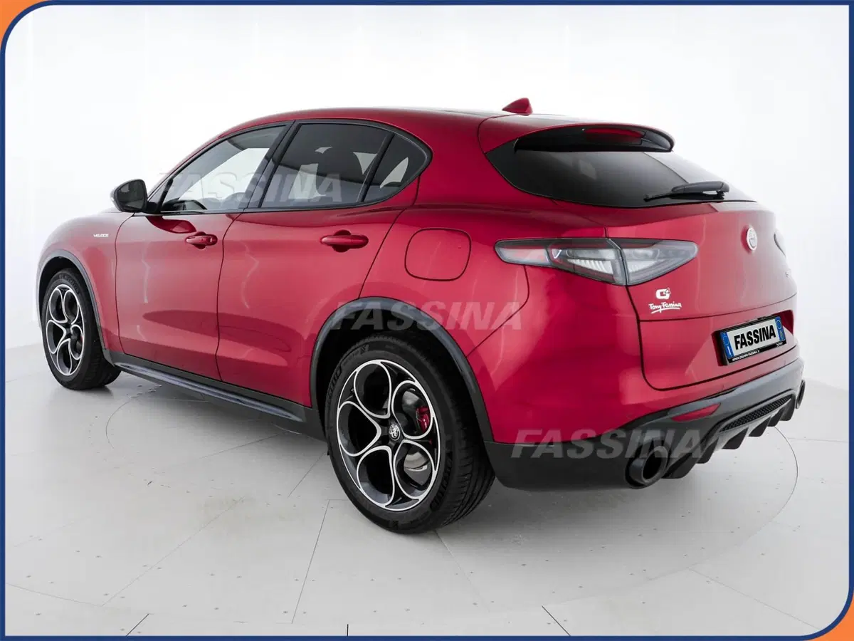 Alfa Romeo Stelvio nuova a Milano (4)