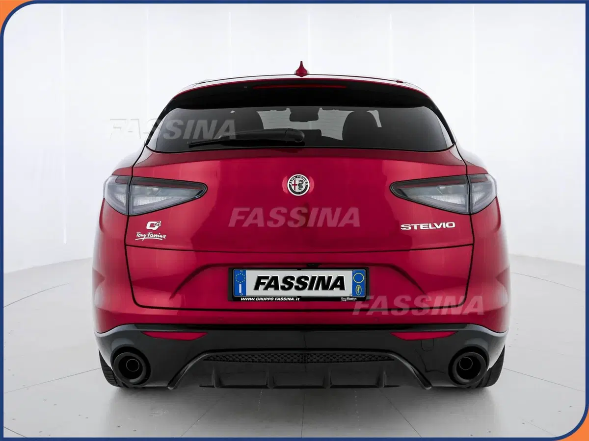 Alfa Romeo Stelvio nuova a Milano (5)