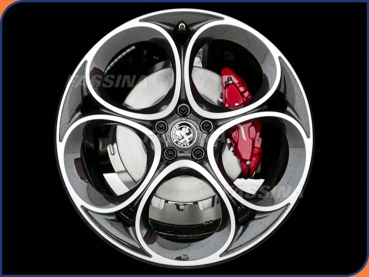 Alfa Romeo Stelvio nuova a Milano (7)