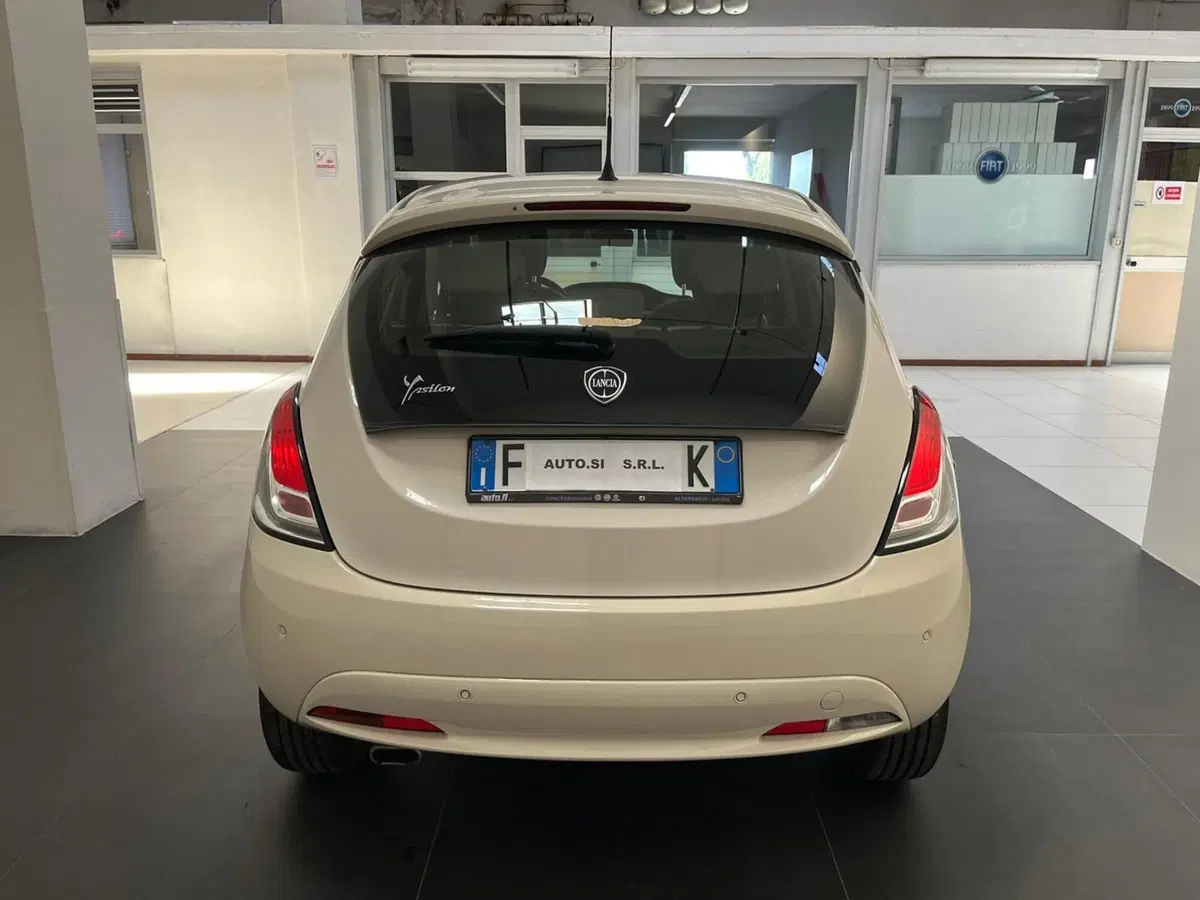 Lancia Ypsilon usata a Lucca (6)