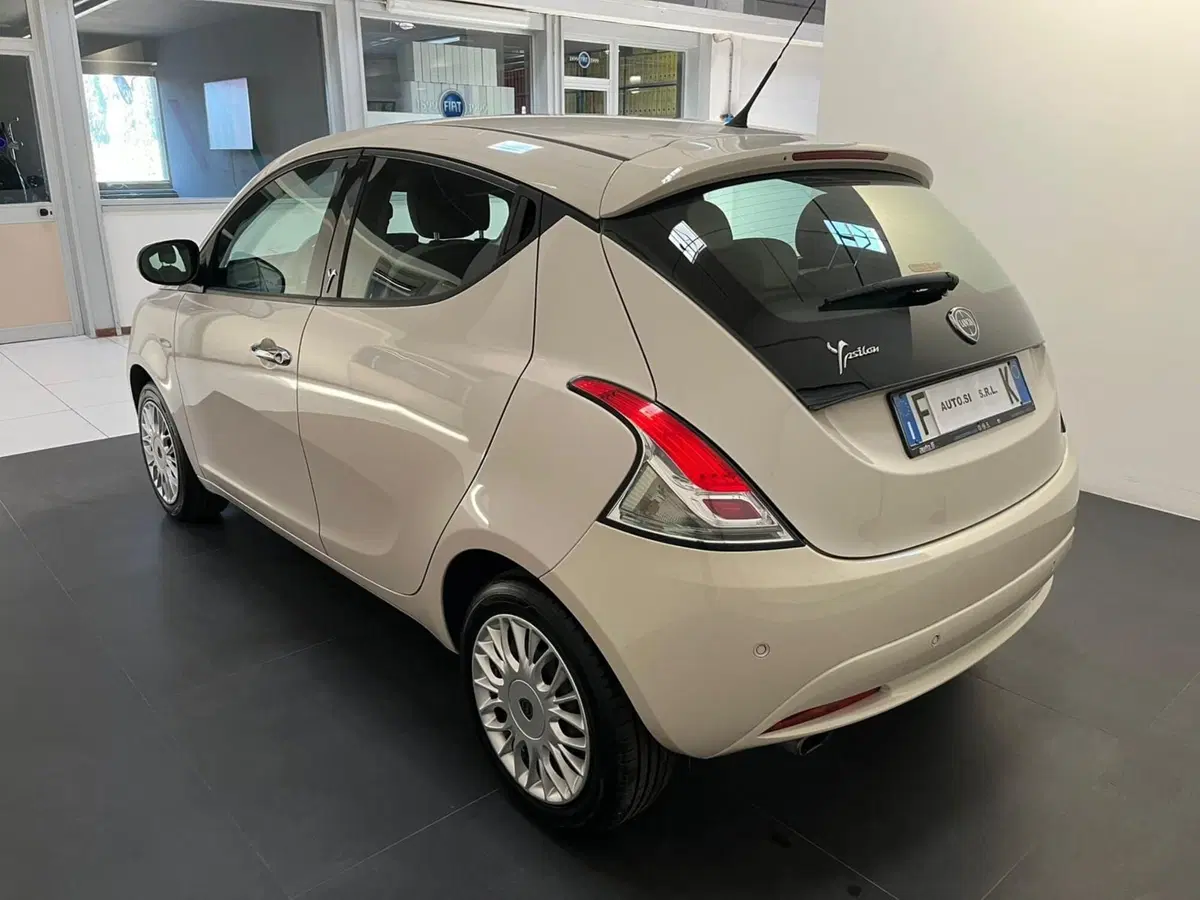 Lancia Ypsilon usata a Lucca (7)