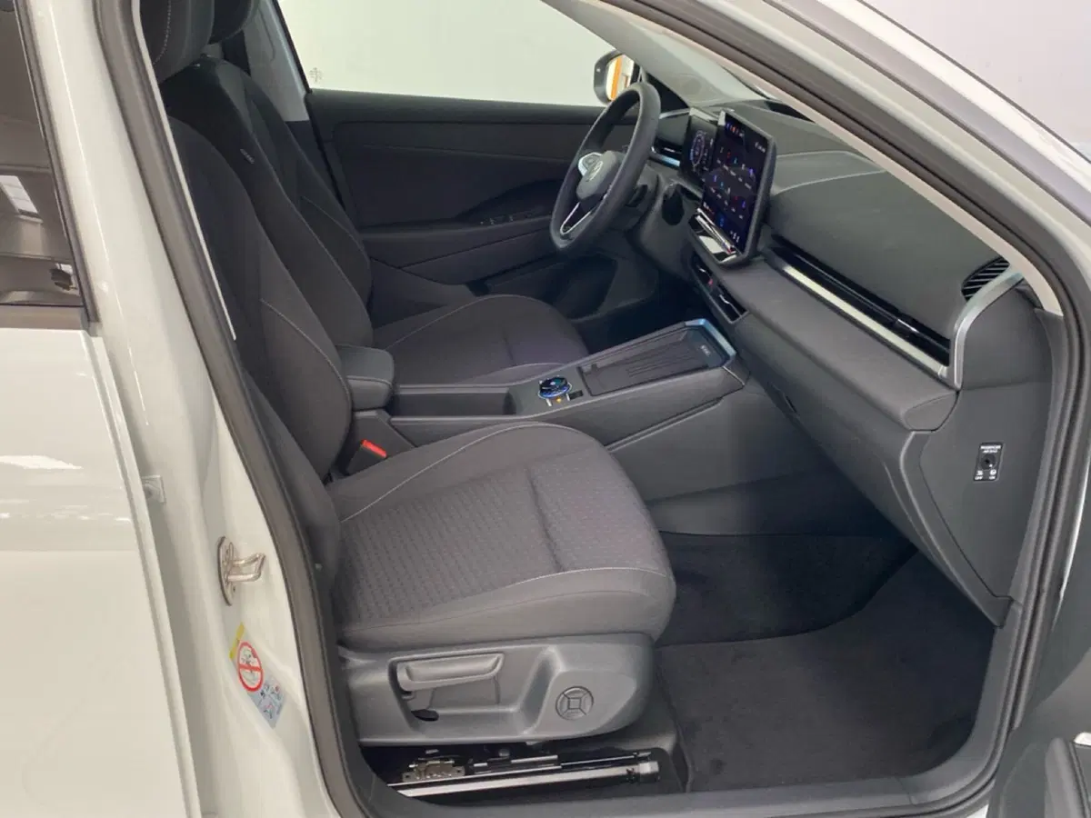 Volkswagen T-Roc nuova a Lodi (6)
