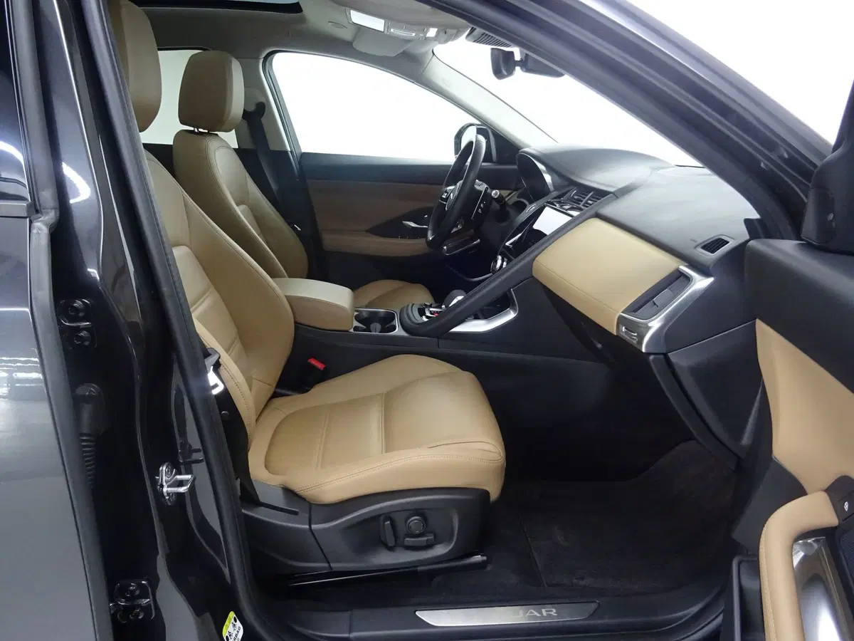 Jaguar E-Pace usata a Como (3)