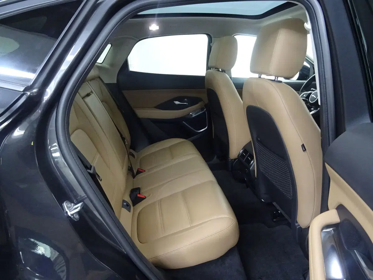 Jaguar E-Pace usata a Como (5)