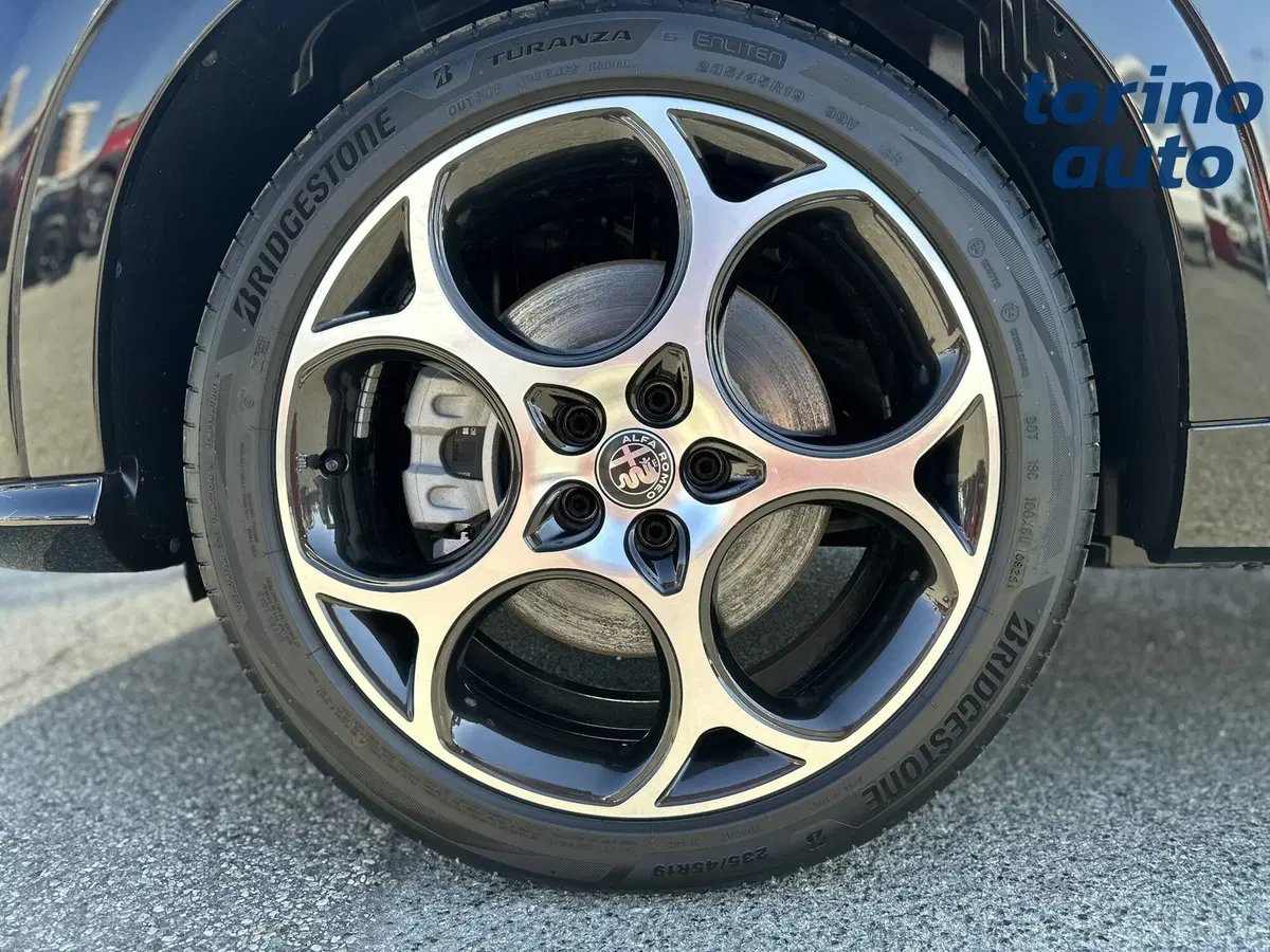 Alfa Romeo Tonale nuova a Torino (9)