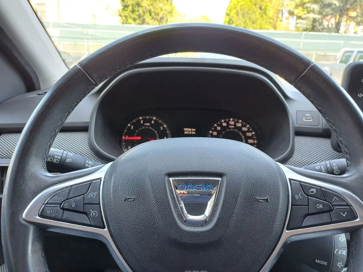 Dacia Jogger usata a Modena (16)