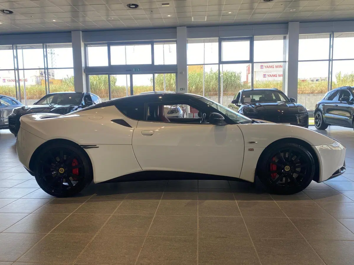 Lotus Evora usata a Firenze (4)