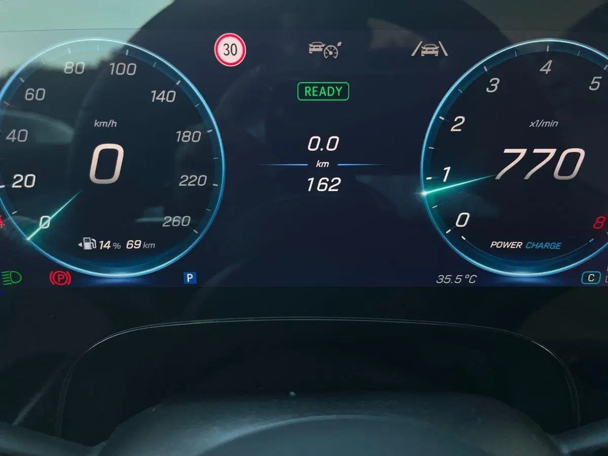 Mercedes-Benz CLA nuova a Napoli (9)