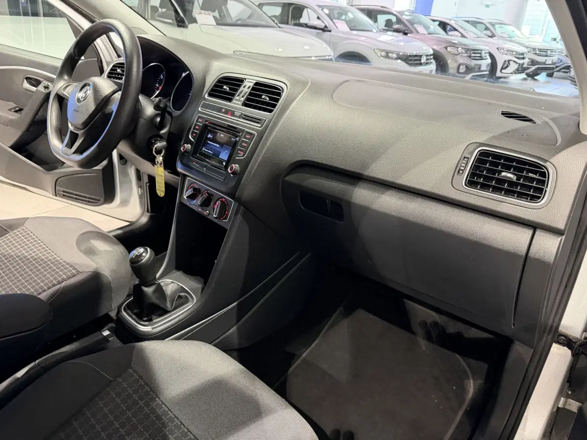 Volkswagen Polo usata a Genova (10)
