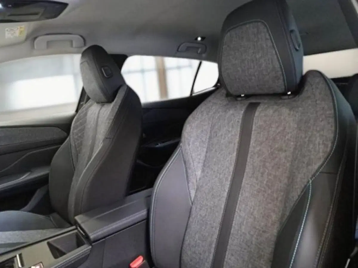 Peugeot 408 nuova a Catania (7)
