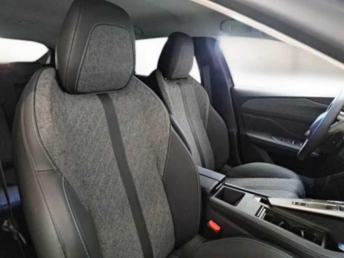 Peugeot 408 nuova a Catania (8)