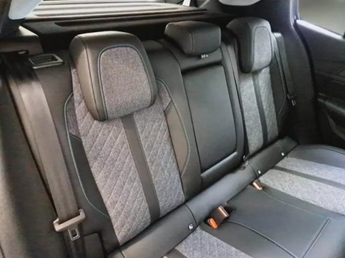Peugeot 408 nuova a Catania (9)