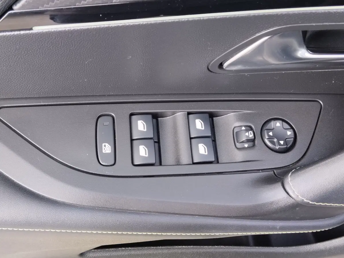 Peugeot 2008 usata a Asti (7)