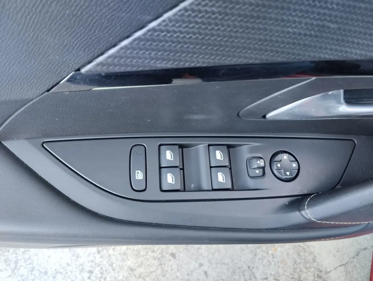 Peugeot 208 usata a Asti (7)