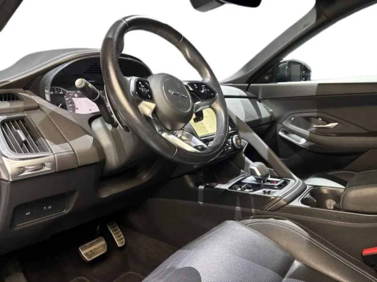 Jaguar E-Pace usata a Bologna (11)