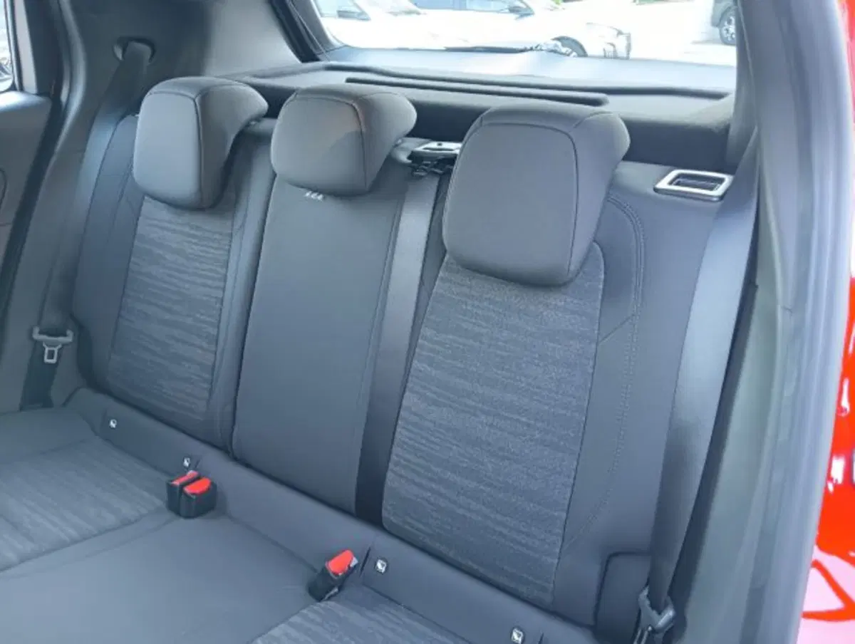 Jeep Avenger nuova a Brescia (10)