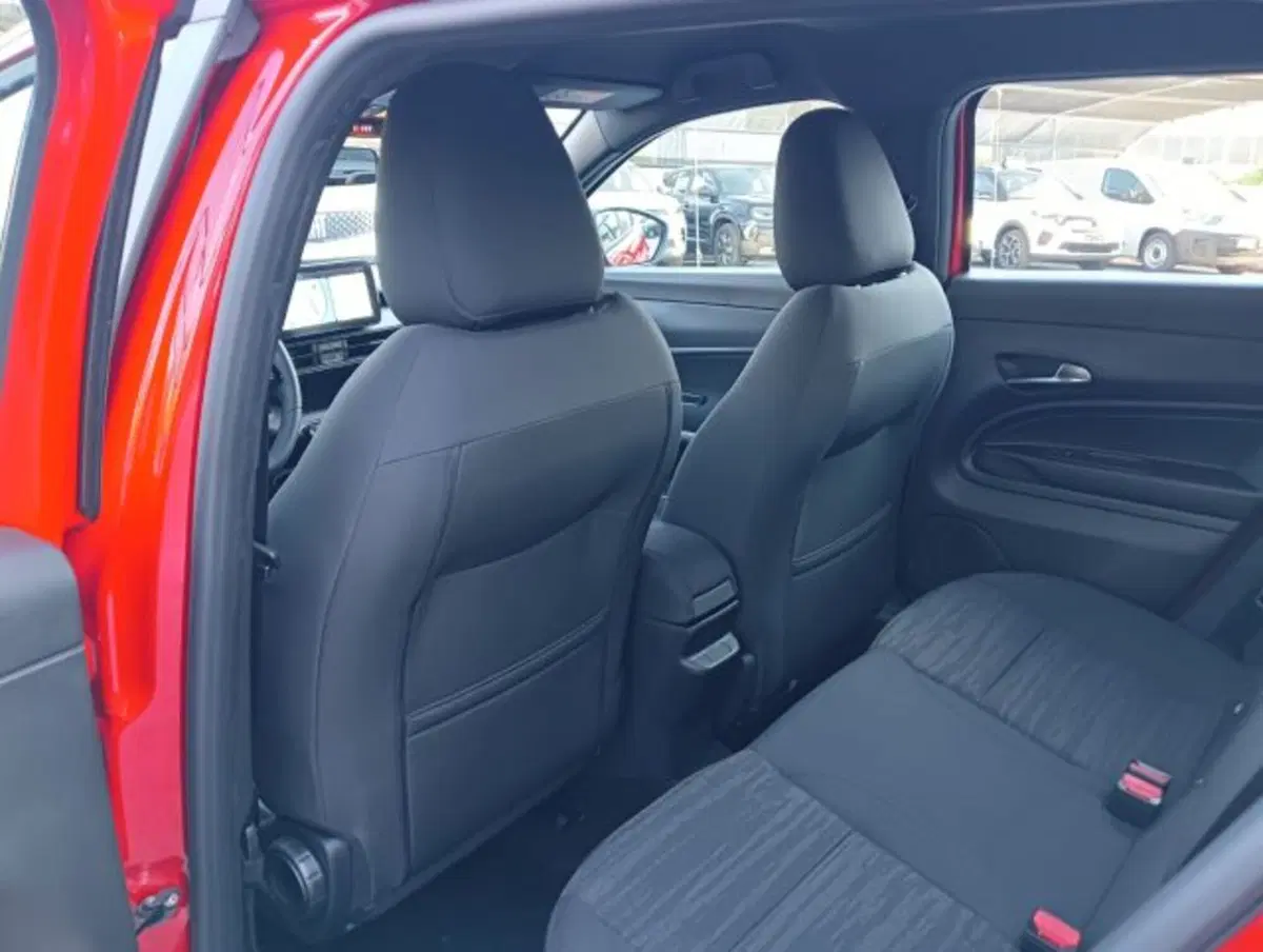 Jeep Avenger nuova a Brescia (11)