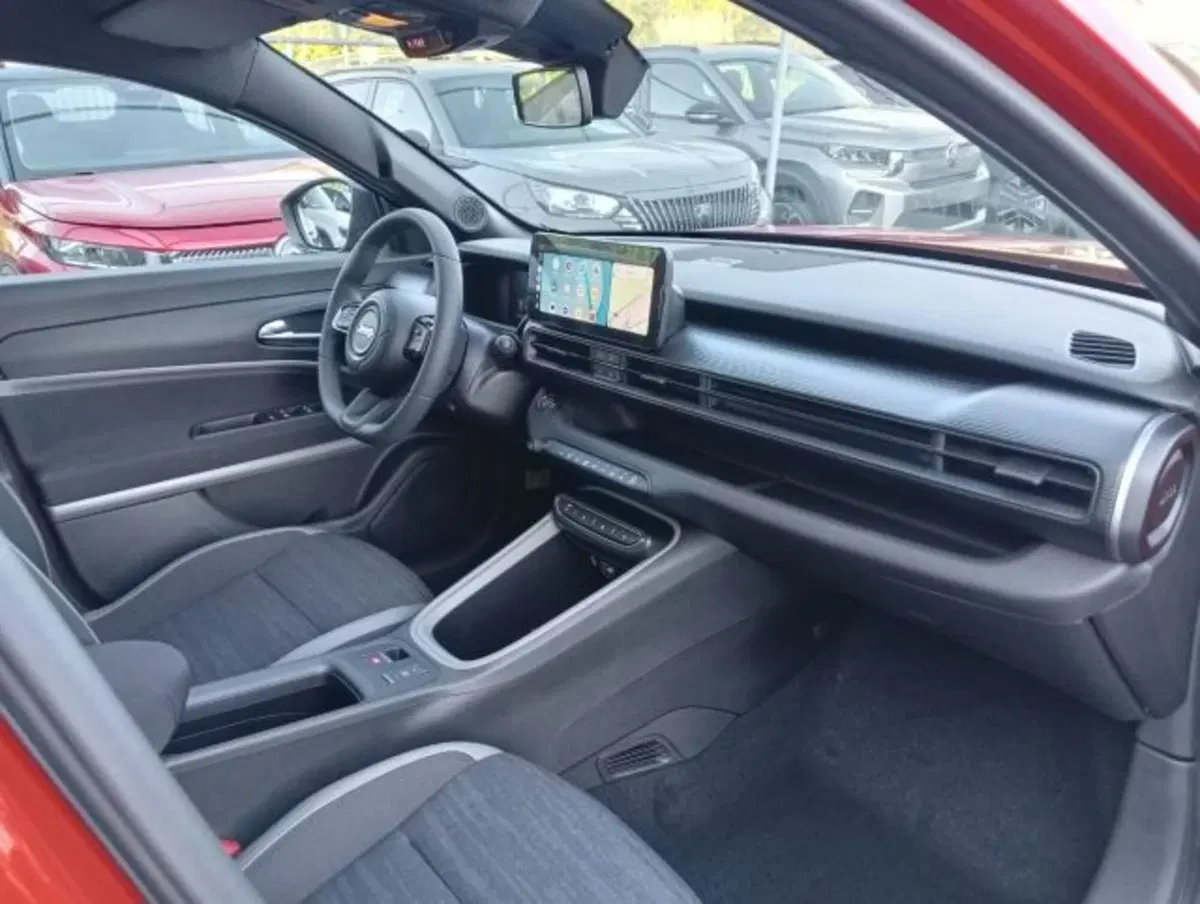 Jeep Avenger nuova a Brescia (16)