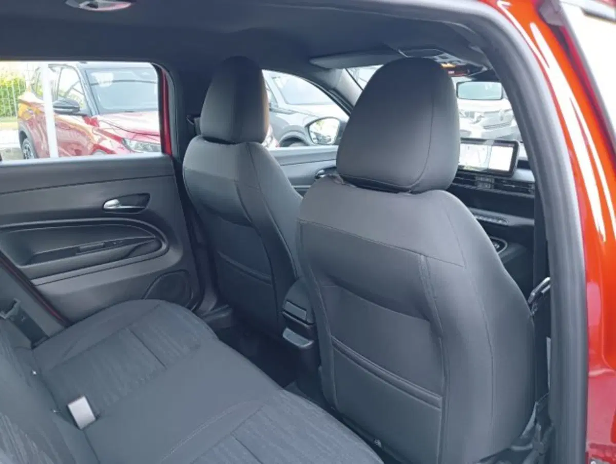 Jeep Avenger nuova a Brescia (18)