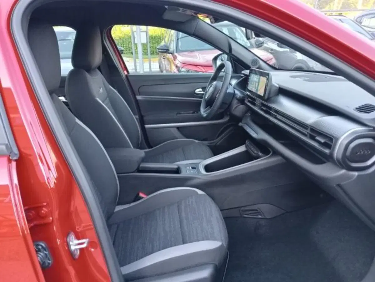 Jeep Avenger nuova a Brescia (19)