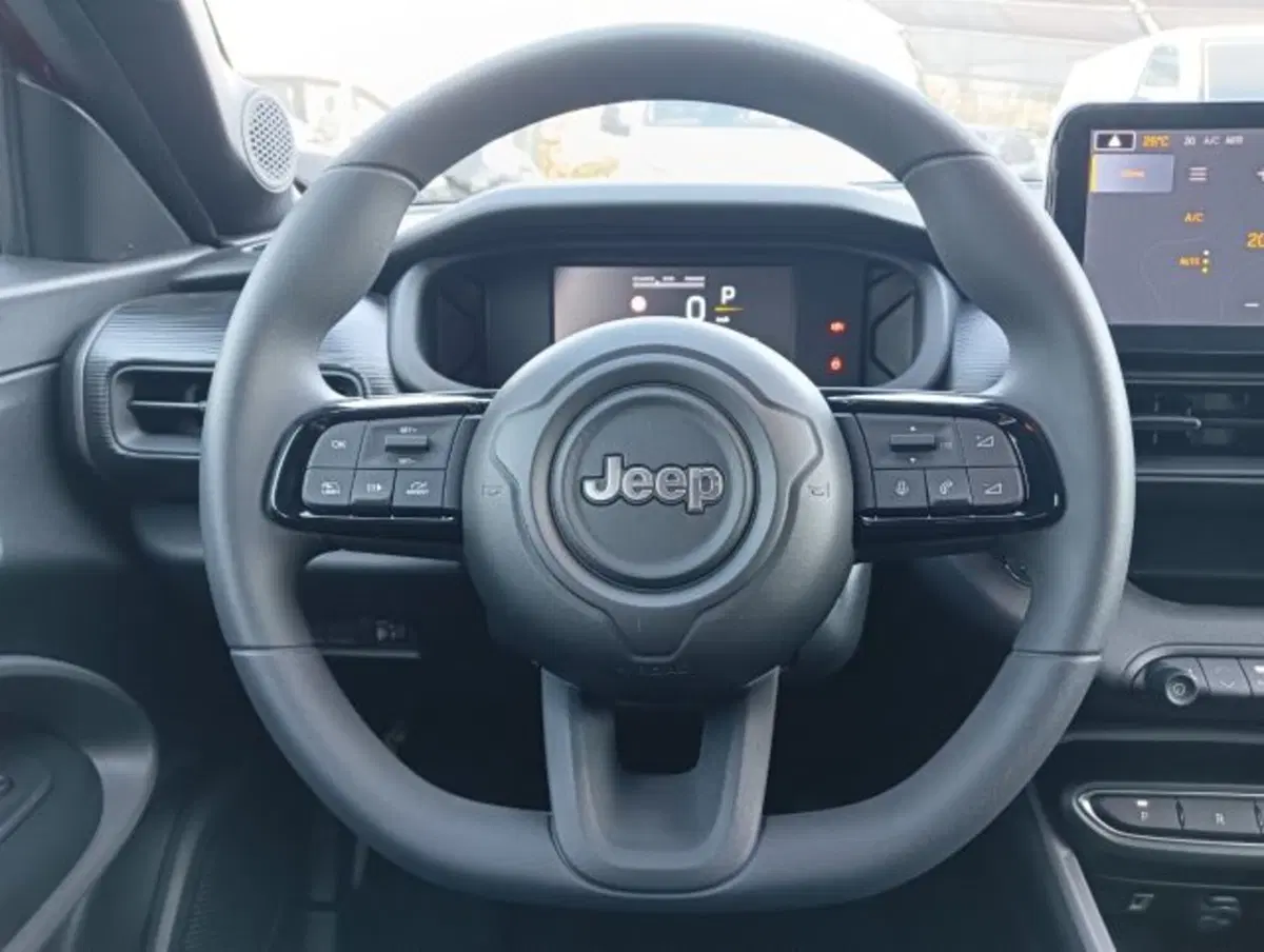 Jeep Avenger nuova a Brescia (8)