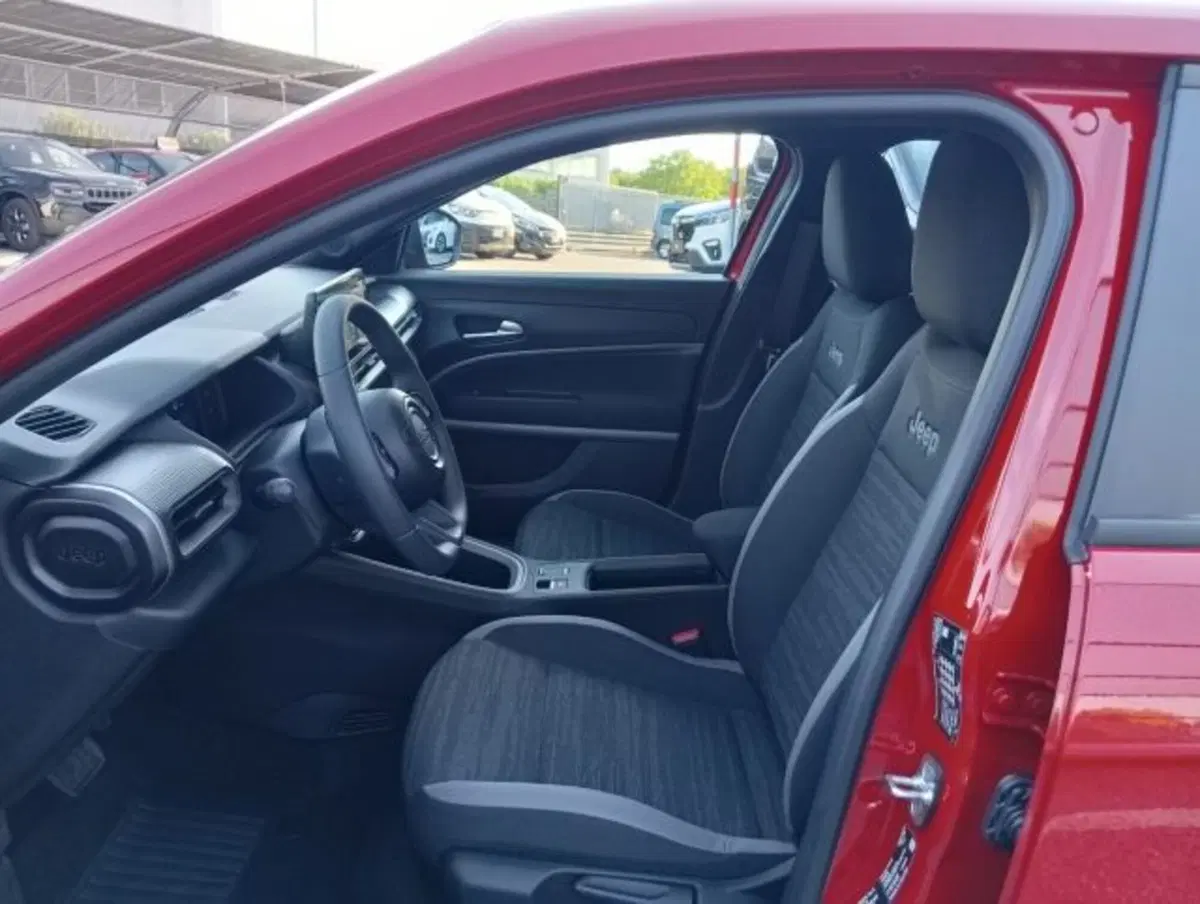 Jeep Avenger nuova a Brescia (9)