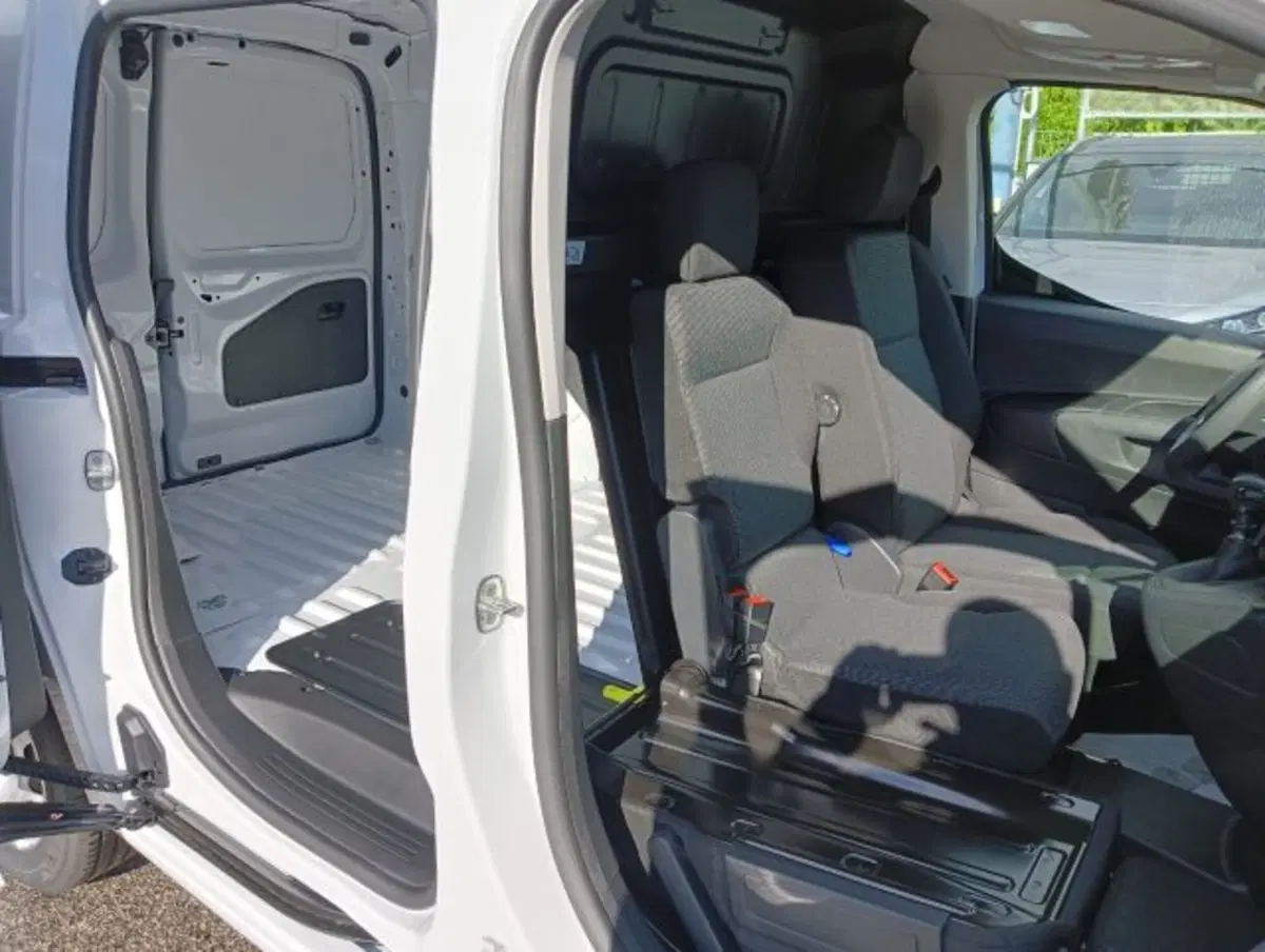 Peugeot Partner Furgone nuova a Brescia (11)