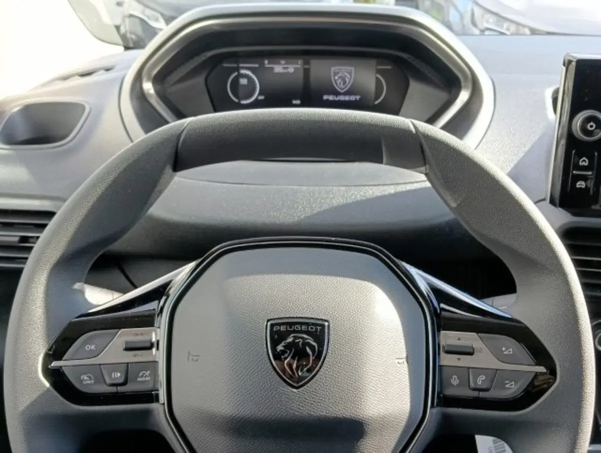 Peugeot Partner Furgone nuova a Brescia (8)