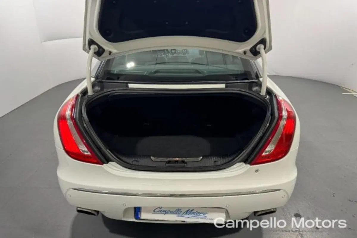 Jaguar XJ usata a Venezia (13)