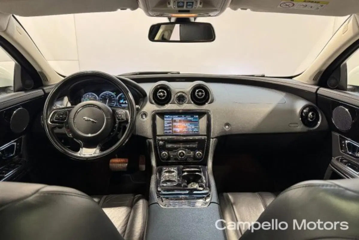 Jaguar XJ usata a Venezia (8)