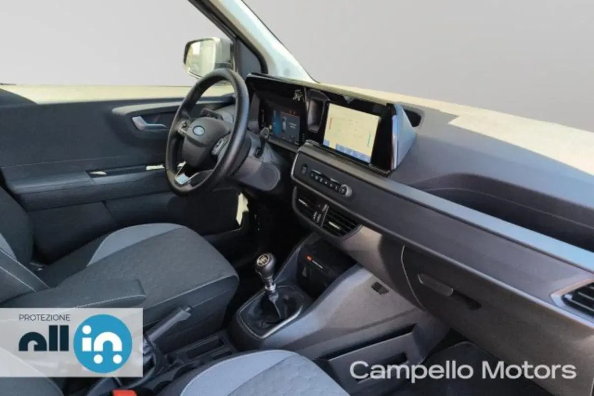 Ford Tourneo Courier usata a Venezia (15)