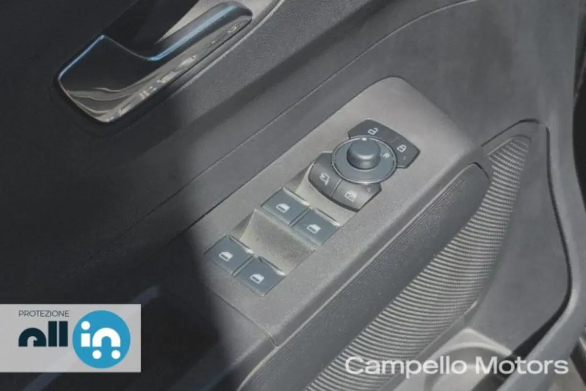 Ford Tourneo Courier usata a Venezia (17)