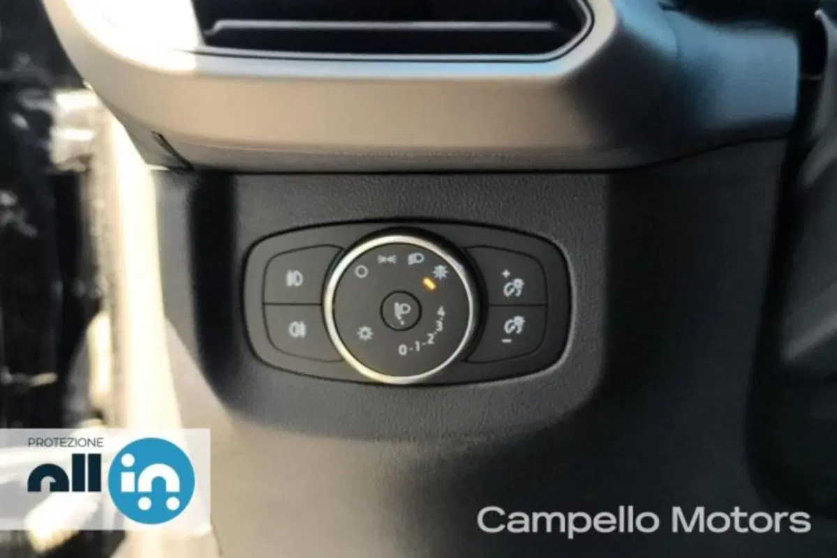 Ford Tourneo Courier usata a Venezia (18)