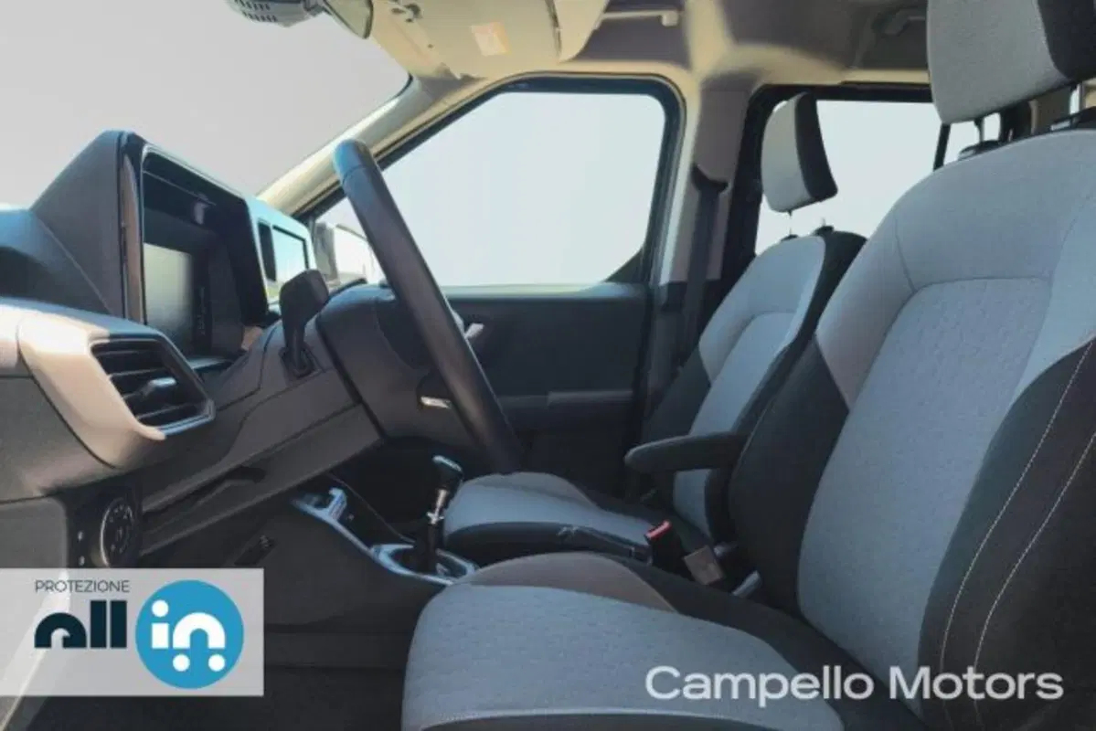 Ford Tourneo Courier usata a Venezia (5)