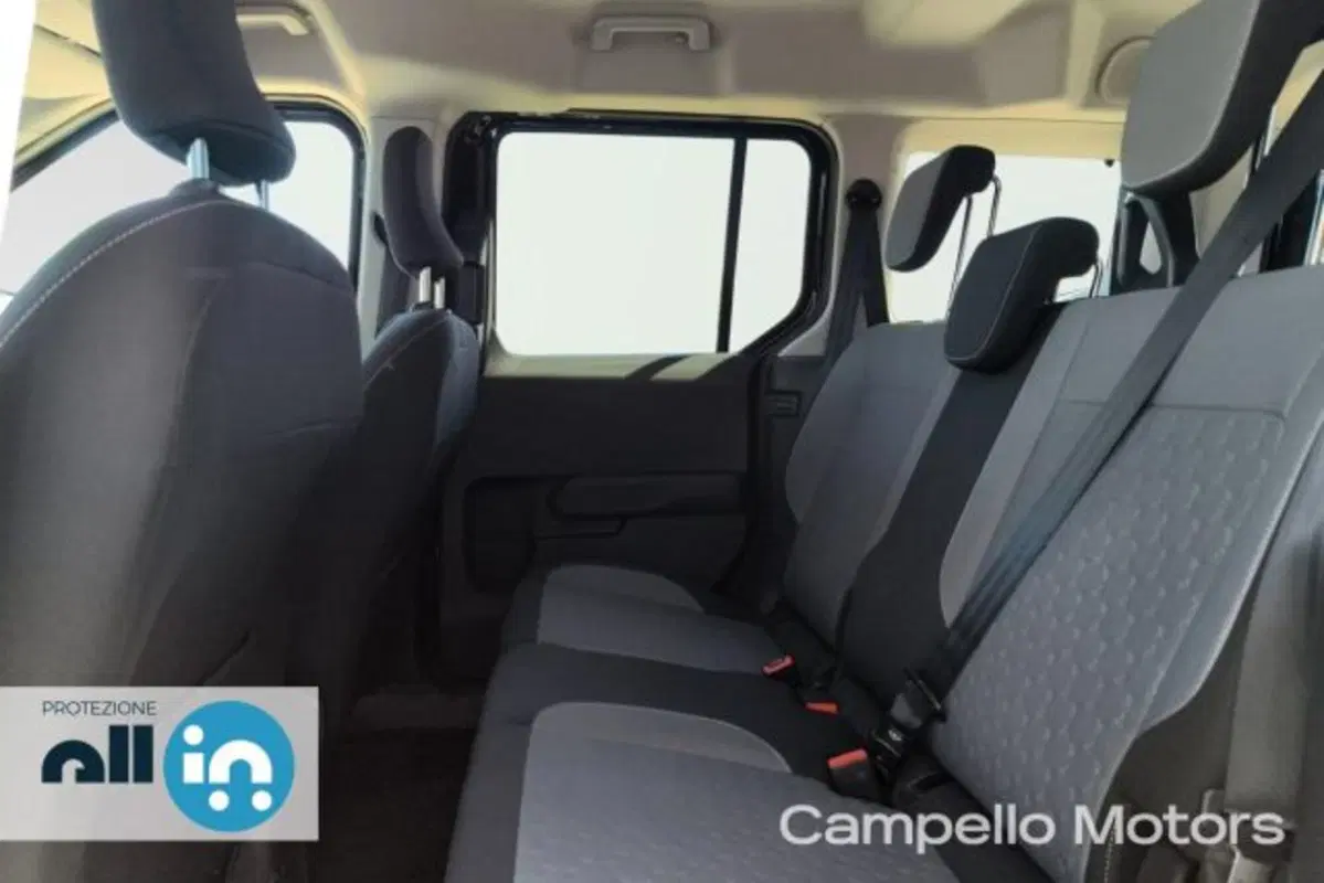 Ford Tourneo Courier usata a Venezia (6)
