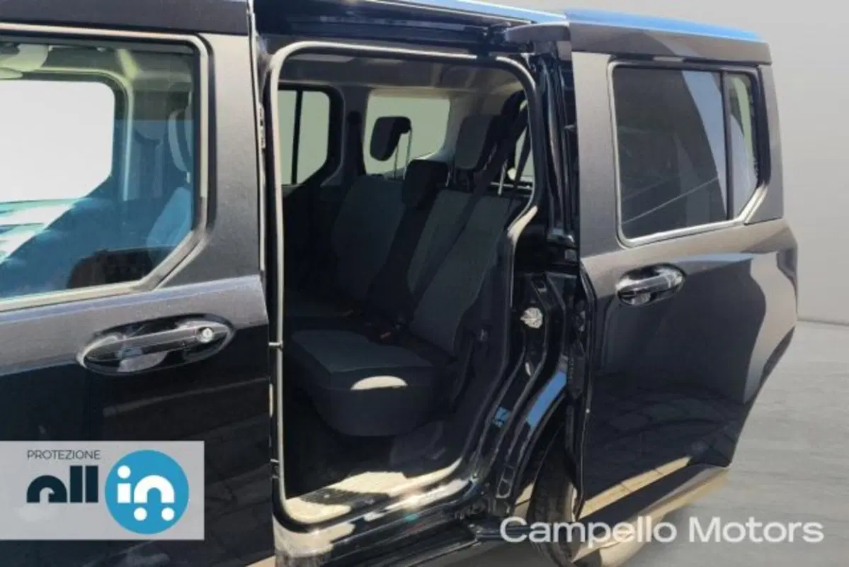 Ford Tourneo Courier usata a Venezia (7)