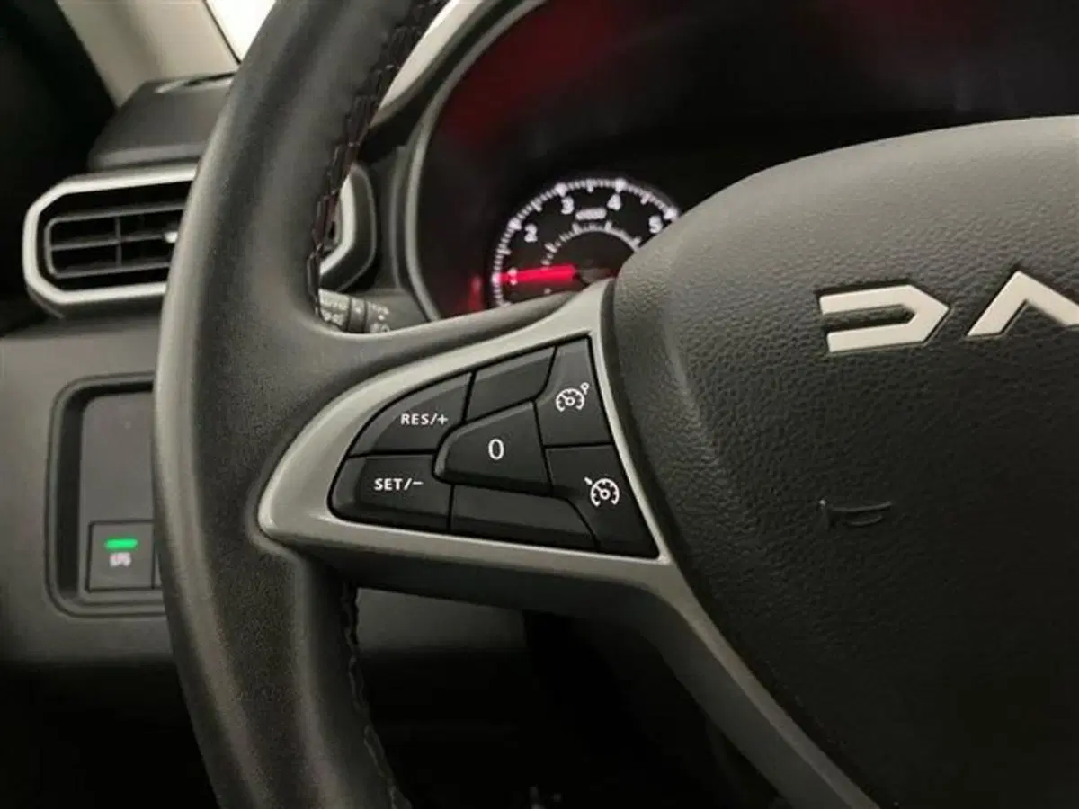 Dacia Duster usata a Como (17)