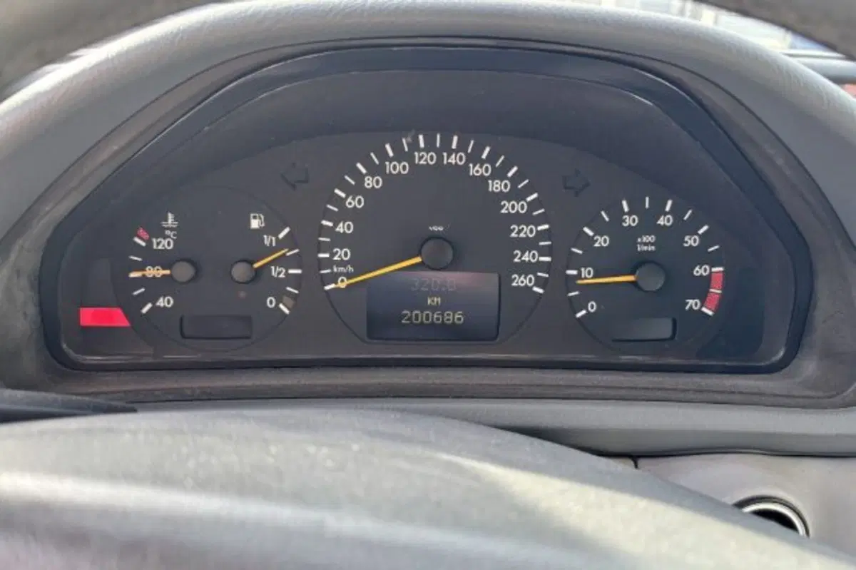Mercedes-Benz CLK usata a Latina (12)