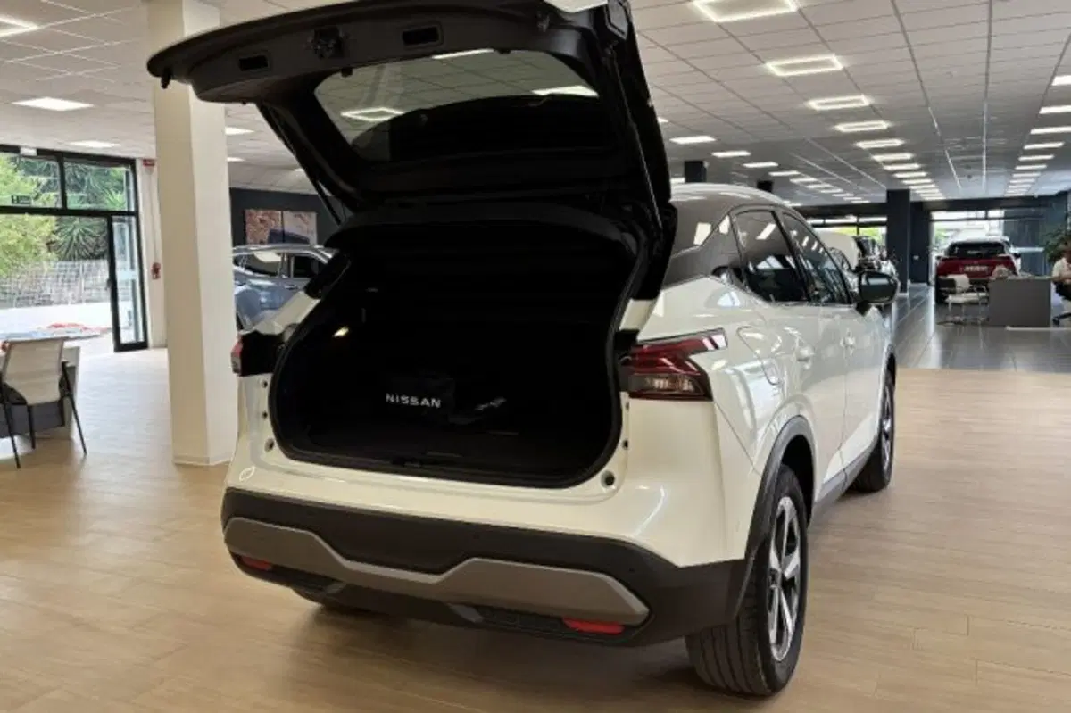 Nissan Qashqai usata a Latina (7)